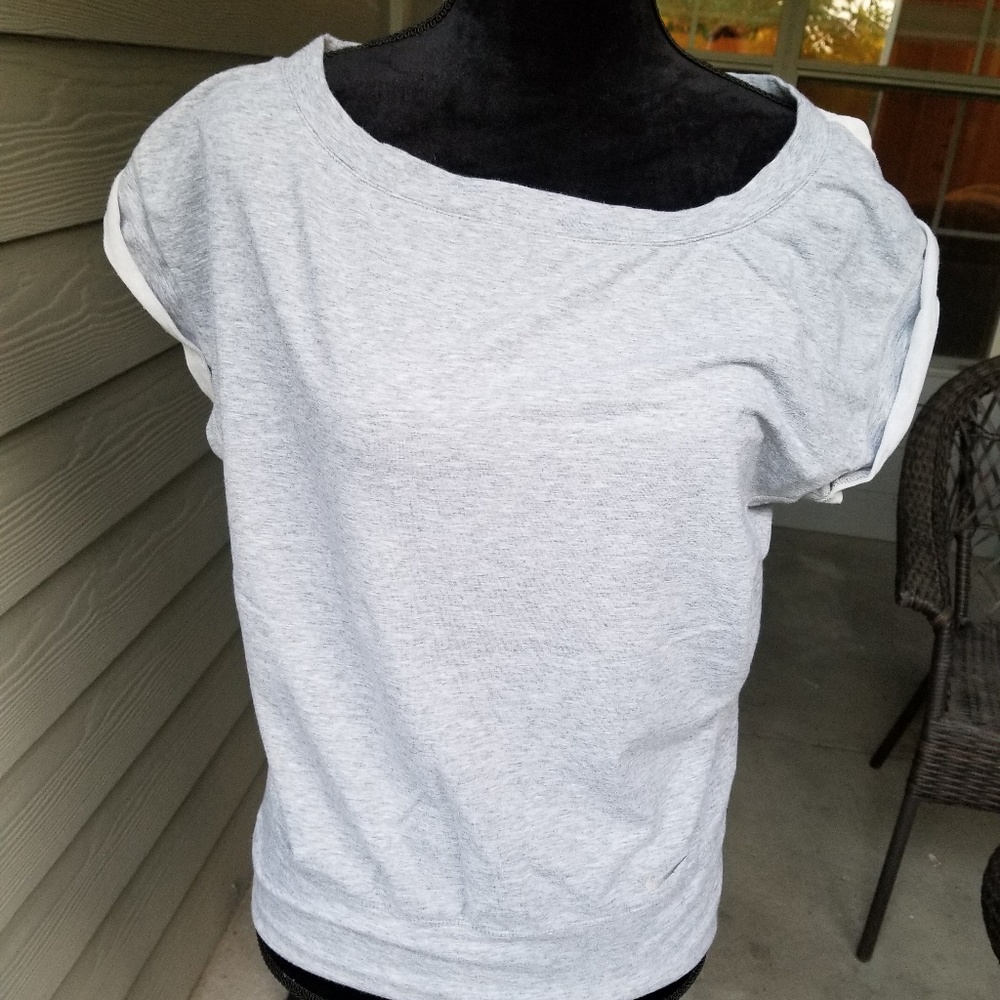 NWOT-Nike grey slouchy active tee